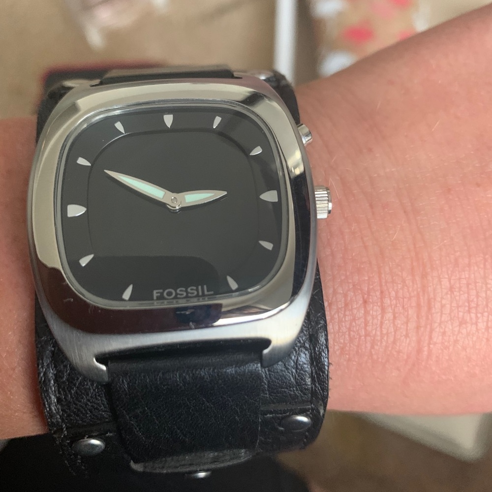 Fossil black leather wristlet thick band watch! - Picture 5 of 5